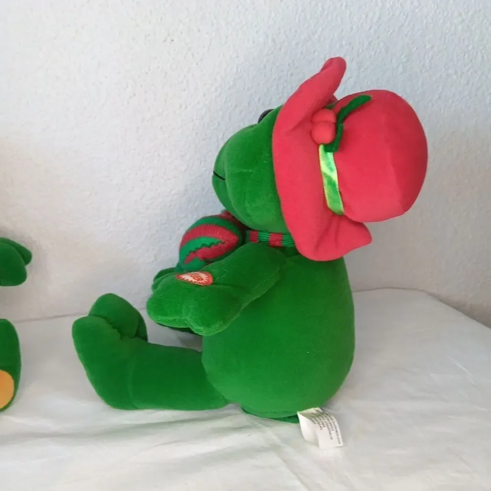 Vintage Dillards Trimmings Moving and Singing Frog Duet Working Caroling Holiday